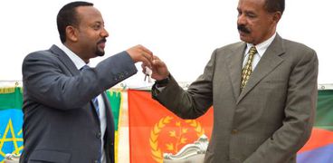الرئيس الارتيرى ورئيس الوزراء الإثيوبى خلال افتتاح السفارة «أ.ف.ب»