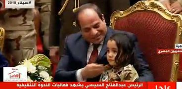السيسي وابنة الشهيد أحمد شعبان