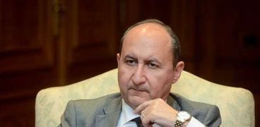 وزير التجارة والصناعة الراحل عمرو نصار