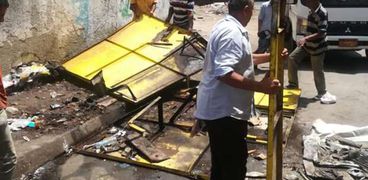 حي شرق بالإسكندرية يشن حملة لإزالة الأكشاك المخالفة والكتل الخرسانية