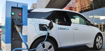 تقرير: صناعة السيارات الكهربائية تقود مستقبل النقل في العالم