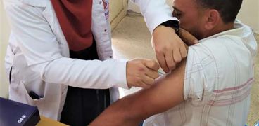 جانب من التطعيم بلقاح كورونا الموجود في الجامعات المصرية - أرشيفية-