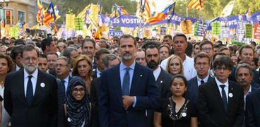 بالصور| ملك إسبانيا يقود مسيرة ضد الإرهاب في برشلونة
