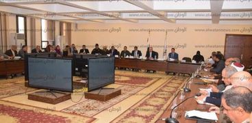 محافظ بني سويف يناقش استعدادات انتخابات الرئاسة