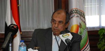 الدكتور عزالدين أبوستيت وزير الزراعة واستصلاح الأراضي