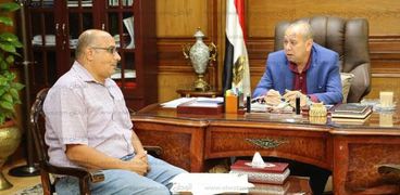 محافظ كفر الشيخ خلال لقاءه مع مدير مراكز التطوير