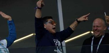 «مارادونا» فى المدرجات يشجع المنتخب الأرجنتينى