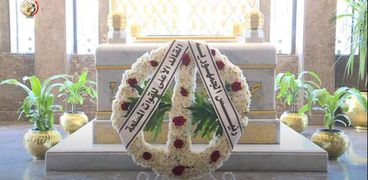إكليل زهور من الرئيس السيسي لضريح عبدالناصر