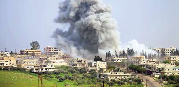الدخان يتصاعد عقب غارة جوية فى «درعا» جنوب سوريا «أ.ف.ب»