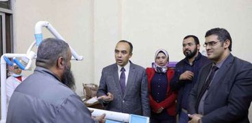 نائب محافظ المنيا يقود حملة على المنشآت الطبية