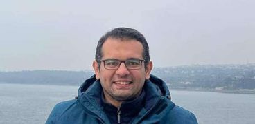 الدكتور أحمد نصر الدين محمد أستاذ مساعد امراض المخ والأعصاب بكلية الطب في جامعة أسيوط