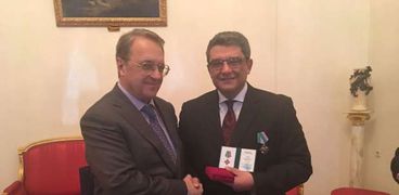 روسيا تمنح السفير محمد البدري وسام التعاون