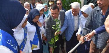 محافظ البحيرة يطلق إشارة بدء مبادرة الرئيس "زراعة مليون شجرة مثمرة"