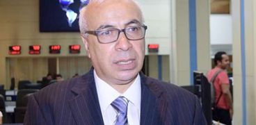 الكاتب الصحفي علي حسن
