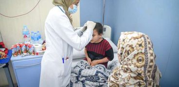 الصحة : بدء علاج الطفلة الفلسطينية " بيان "بمستشفى معهد ناصر