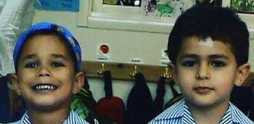 عمر مبارك ينشر صورة مع صديق طفولته