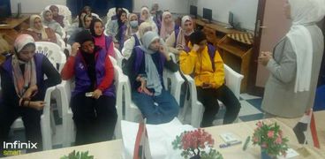 الفتيات المشاركات في مبادرة «هن رائدات»