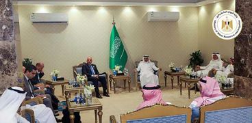 وزير الري خلال لقاءه مع وكيل وزارة المياه السعودي