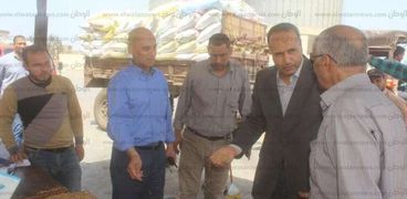 رئيس مدينة دسوق يتفقد صوامع القمح