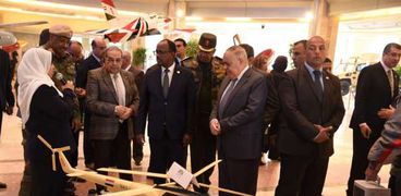 الفريق عبدالمنعم التراس خلال استقباله وزير الدفاع الصومالى