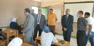 محافظ شمال سيناء يتفقد لجان الامتحانات