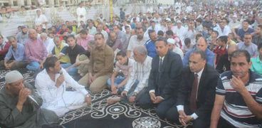 رئيس مدينة دسوق يؤدى صلاة العيد مع المواطنين