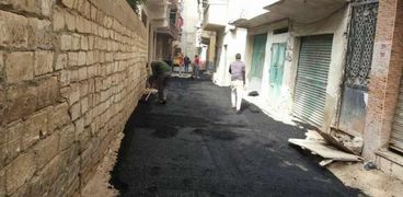 حي منتزه ثان بالإسكندرية يستكمل أعمال تمهيد الطرق بنطاق الحي