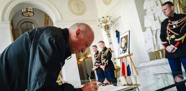 توقيع التعازي في الرئيس الفرنسي الأسبق جاك شيراك في قصر الإليزيه