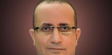 الدكتور علاء عطية عميد كلية الطب ورئيس مجلس إدارة مستشفيات أسيوط الجامعية