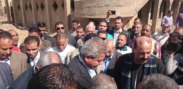 بالصور| وزير الشباب يتفقد أعمال تطوير ملعب مركز نجع حمادي بقنا