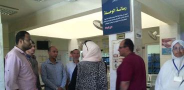 بالصور| وكيل "صحة الفيوم" تحيل طبيبة استقبال بمستشفى طامية للتحقيق