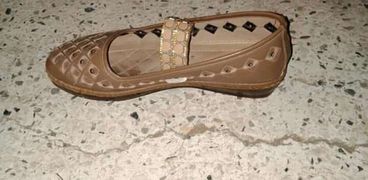 حذاء يخص إحدى السيدات