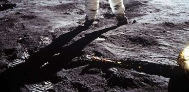رحلة أبولو على سطح القمر