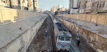 خروج جرار قطار ركاب عن مساره في دمنهور