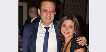 الإعلامي طارق علام وزوجته دينا رامز