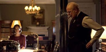 مشهد من فيلم "Darkest Hour"