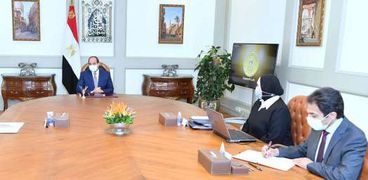 الرئيس عبد الفتاح السيسي أثناء الاجتماع