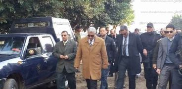 مدير الأمن يتقدم جنازة الشهيد أمين شرطة بدر
