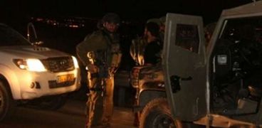 أنتشار قوات الاحتلال في منطقة الحادث