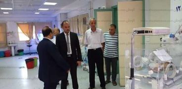 رئيس مدينة إيتاي البارود يتفقد المستشفي المركزى في أول أيام العيد