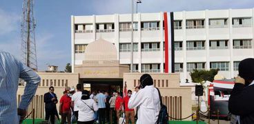 مدرسة سيزا نبراوي تتزين بمجسم لقبة البرلمان في انتخابات النواب