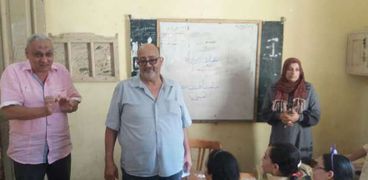 مدير التعليم العام بالغربية يتفقد مدارس شرق المحلة لمتابعة الدراسة