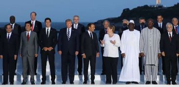 صورة تذكارية لروؤساء الدول من بينهم الرئيس السيسي المشاركة في قمة مجموعة السبع