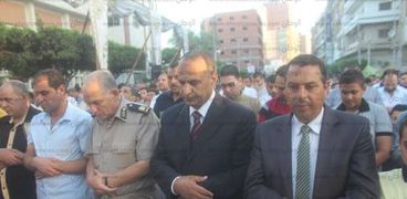 رئيس مدينة دسوق يؤدى صلاة العيد وسط الاف المصلين