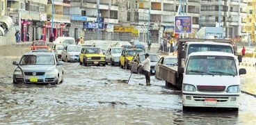 غرق شوارع الإسكندرية بعد موجة الأمطار التى شهدتها الأيام الماضية