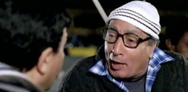 عبدالله مشرف في مشهد من فيلم صباحو كدب