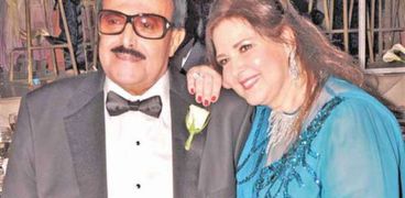 الفنانة دلال عبدالعزيز مع زوجها الراحل سمير غانم