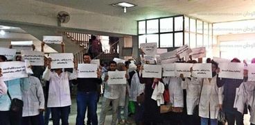 وقفة احتجاجية لطلاب أسنان جامعة طنطا احتجاجا على جداول الامتحانات