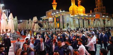 الرئيس الفرنسي إيمانويل ماكرون يزور مرقد الإمام الكاظم الواقع شمال العاصمة العراقية «بغداد»