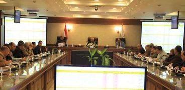 قيادات محافظة الجيزة خلال الاجتماع